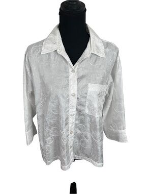 Chico’s Design White Embroidered Button‑Front Blouse – Size 0 (Fits M/L)